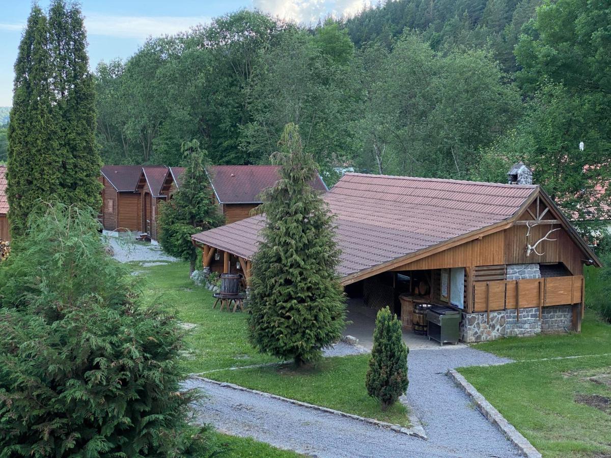 Gyopar Wooden Houses Izvoare  Exteriör bild