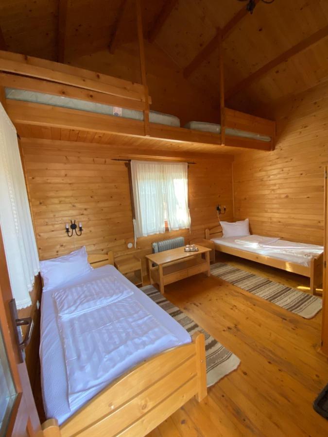 Gyopar Wooden Houses Izvoare  Exteriör bild